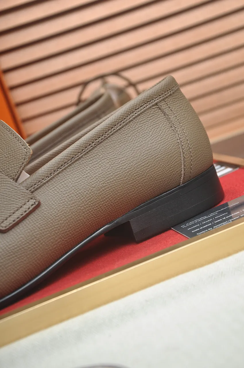 Men's shoes💰540💶[HERMES] (cowhide lining)🍀Italian top luxury🍀He does not pursue novel styles and gorgeous colors, but attracts the favor of successful men with his flawless, elegant and classic style. Formal leather shoes This very comfortable, simple and stable style allows you to easily match any style! The pattern is absolutely 1:1 refined from the original case, and we strive for excellence in materials, imported cowhide + cowhide lining💪💪💪extraordinary texture👍! .Code number: 39-45 (45 customized)
